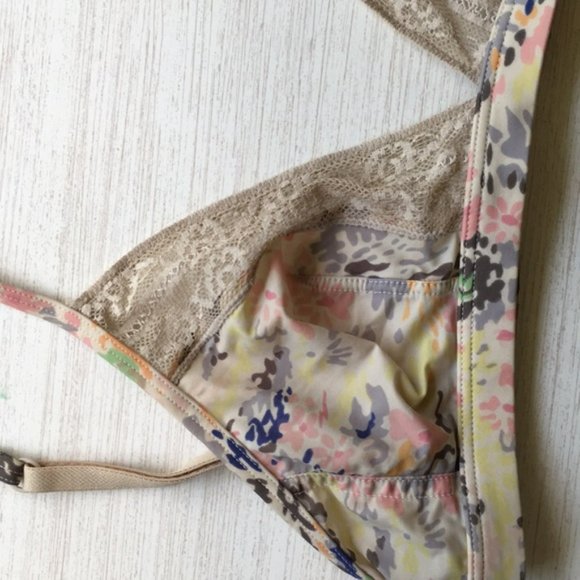 Calvin Klein Triangle Lace Bralette - Picture 3 of 5